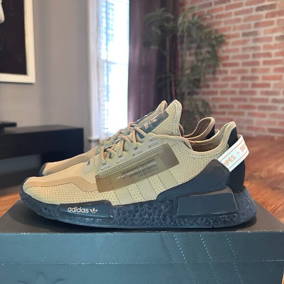 adidas NMD_R1.V2 Cardboard, Men Size 9 (FY6861) w/ Original Box - Picture 1 of 9